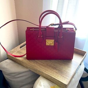 Crossbody beautiful condition authentic 100%